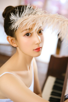 男生对女生迈开腿尝尝你的草莓