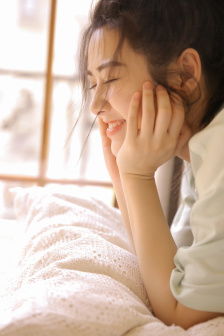 女人阴性部张开视频